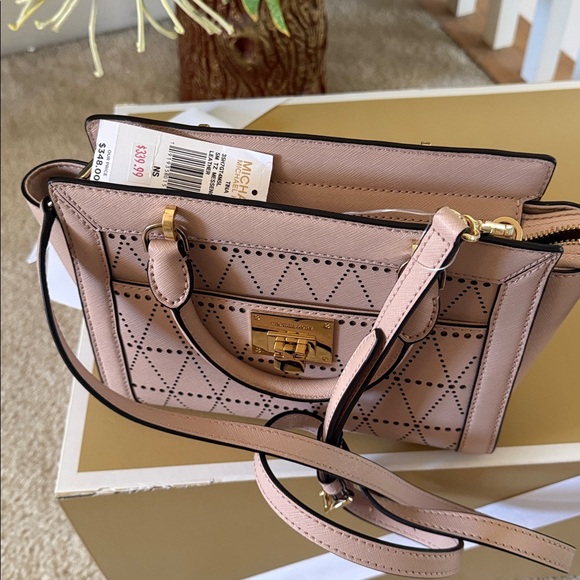 Michael Kors Tina Crossbody Purses Leather 9.5x7.5 Gold Hardware - Picture 2 of 9